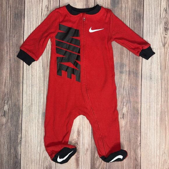Nike Boys' Baby Graphic Logo Footed Sleeper Size 6 Months University Red & Black - Picture 1 of 6